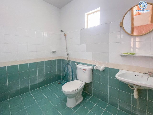 ทาวน์เฮ้าส์มือสองย่านนนทบุรี ม.พฤกษา37 กาญจนาภิเษก บนเนื้อที่ 16 ตร.ว. ฟังก์ชัน 3 ห้องนอน 2 ห้องน้ำ 1 ที่จอดรถ แถมฟรี! 1 เครื่องปรับอากาศ บ้านสภาพดี น่าอยู่ เชื่อมต่อถนนกาญจนาภิเษก ใกล้จุดขึ้นทางด่วน "ศรีรัช" และรถไฟฟ้าสายสีม่วง "สถานีสามแยกบางใหญ่" จองเลย